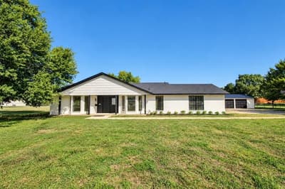 107 Locust Drive, Oak Leaf TX 75154