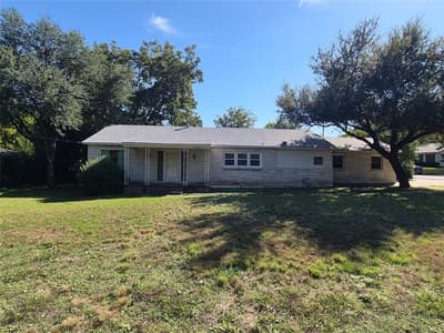 4230 Hillcrest Drive, Waco TX 76710 - Photo 2