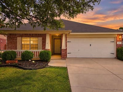 1605 Cardinal Way, Aubrey TX 76227
