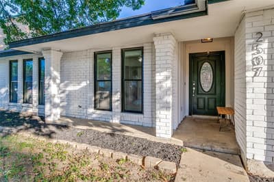 2507 Villanova Street, Arlington TX 76018 - Photo 2