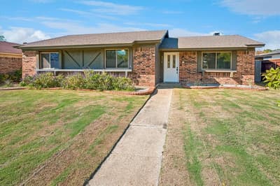 2219 Crockett Drive, Carrollton TX 75006 - Photo 2