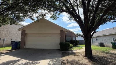 1141 Boxwood Drive, Crowley TX 76036