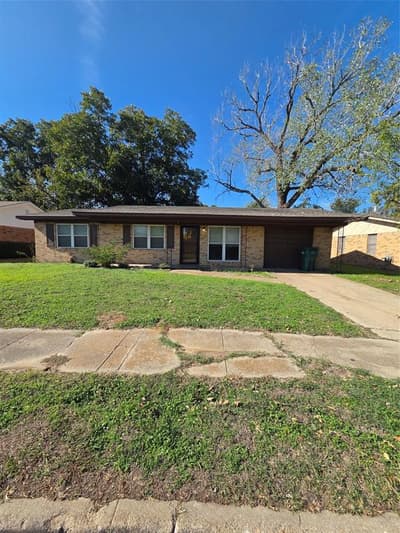 304 S Joyce Street, Lacy Lakeview TX 76705