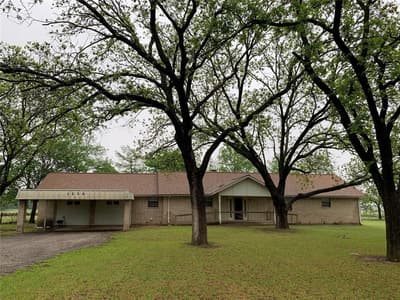 1225 S Texas Street, De Leon TX 76444