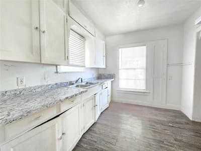 2806 Harlandale Avenue, Dallas TX 75216 - Photo 4