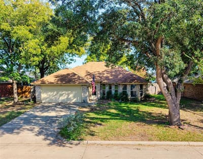 3648 Village Green Drive, Grand Prairie TX 75052