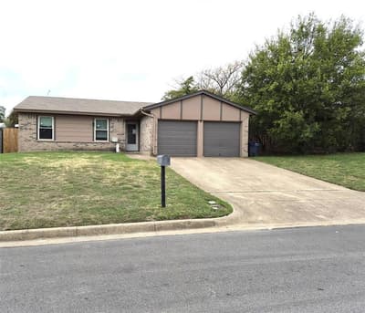 9909 Alemeda Court, Fort Worth TX 76108