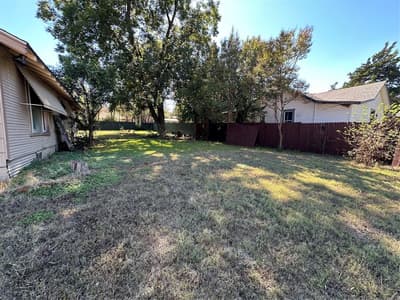 829 W Beddell Street, Fort Worth TX 76115 - Photo 2
