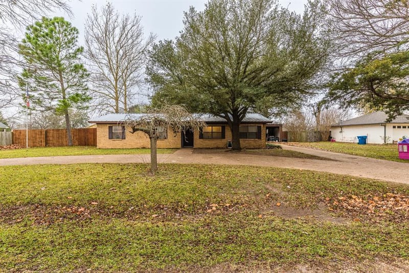 805 N Fullerton Avenue, Dawson TX 76639 - Photo 2
