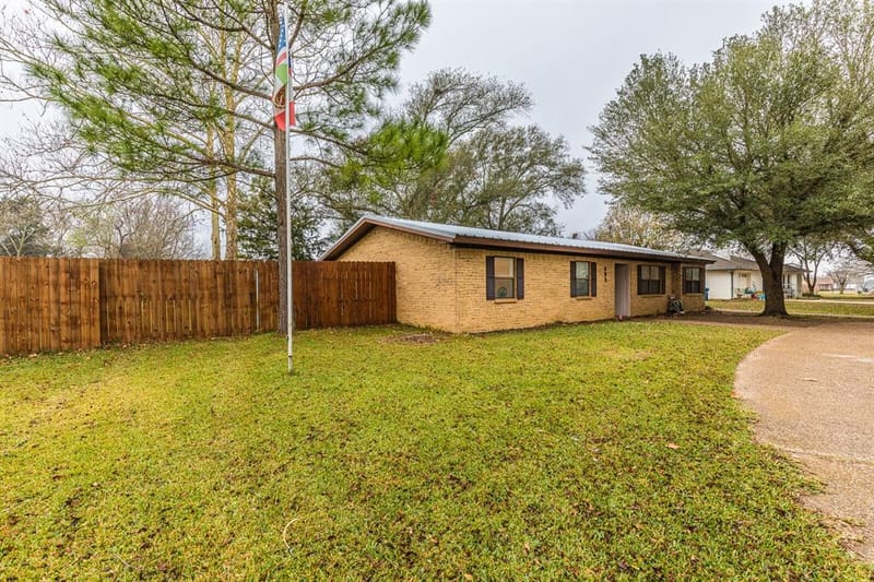 805 N Fullerton Avenue, Dawson TX 76639 - Photo 4