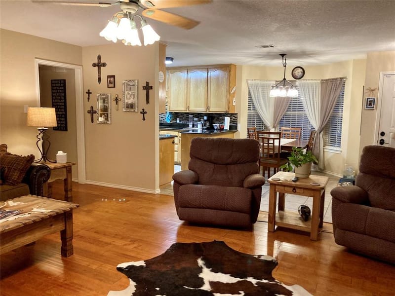349 Horseshoe Drive, Springtown TX 76082 - Photo 6