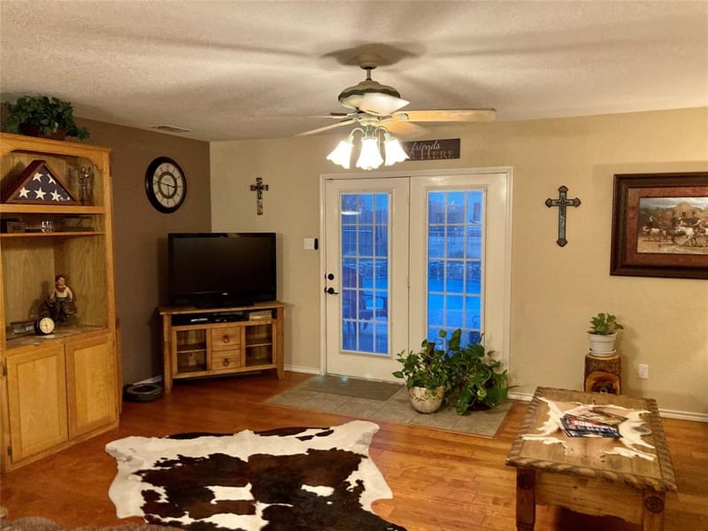 349 Horseshoe Drive, Springtown TX 76082 - Photo 5