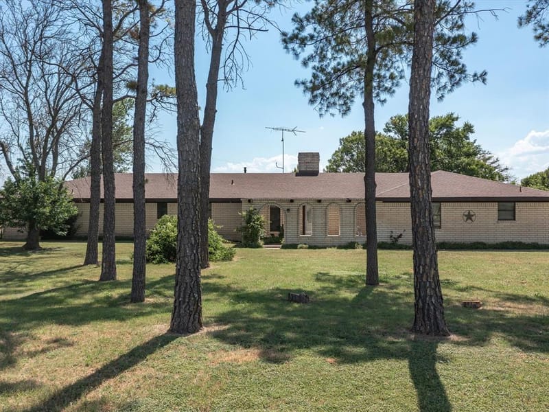 3433 Highway 81 N, Bowie TX 76230