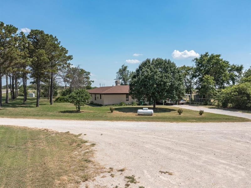 3433 Highway 81 N, Bowie TX 76230 - Photo 21