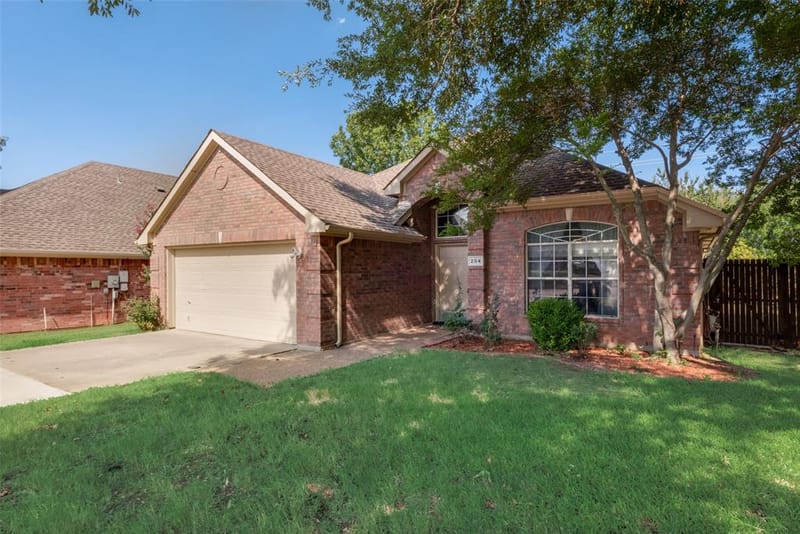 204 Fox Wood Drive, McKinney TX 75071 - Photo 2