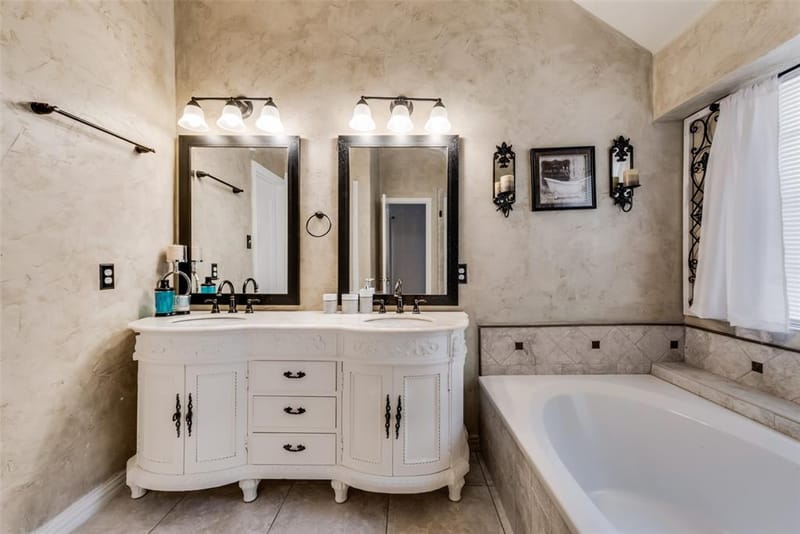 204 Fox Wood Drive, McKinney TX 75071 - Photo 14