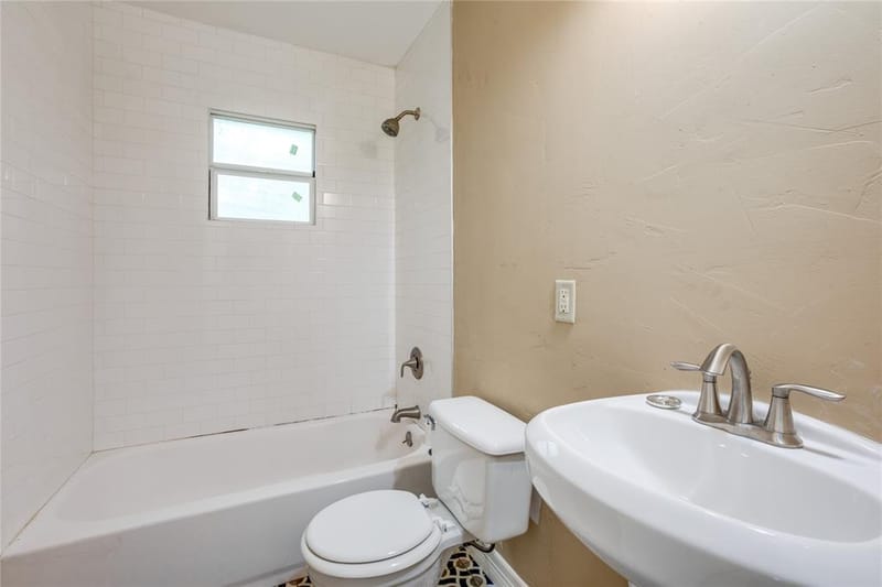 1524 W Lakeside Drive, Garland TX 75042 - Photo 9