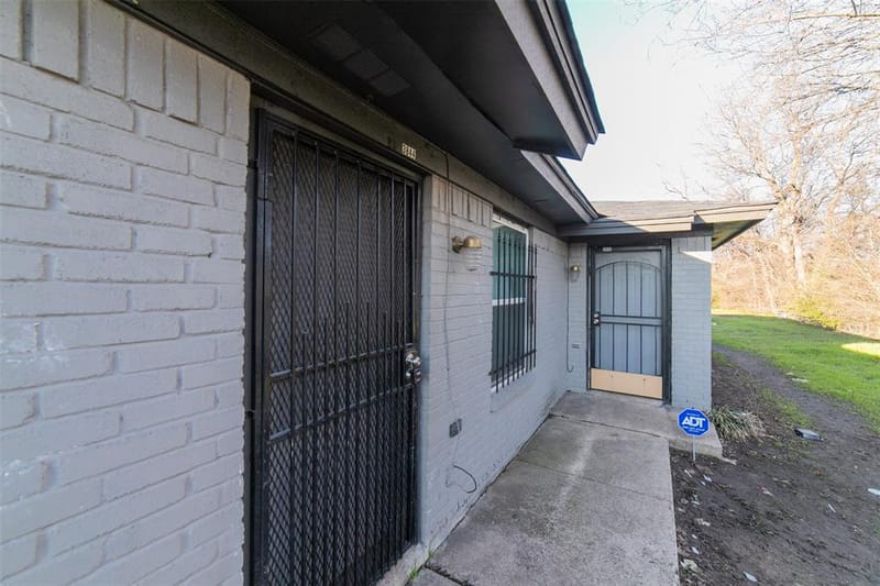 3844 Waldorf Street, Fort Worth TX 76119 - Photo 2