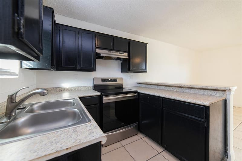 3844 Waldorf Street, Fort Worth TX 76119 - Photo 12
