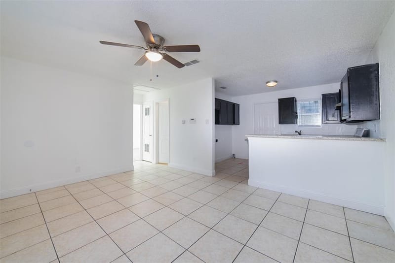 3844 Waldorf Street, Fort Worth TX 76119 - Photo 7