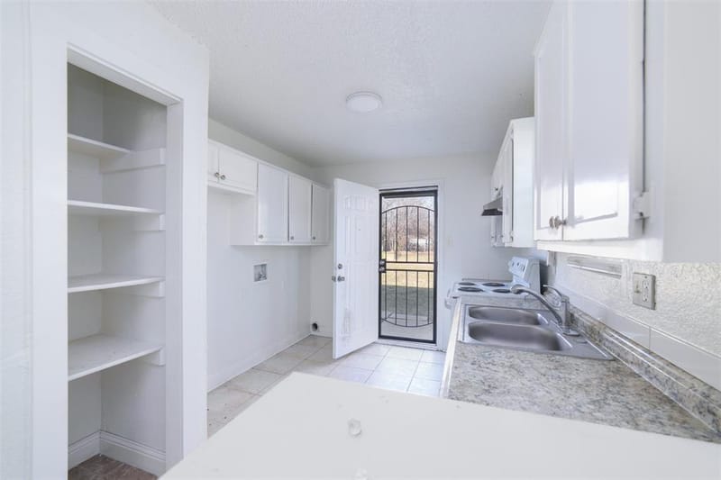 3844 Waldorf Street, Fort Worth TX 76119 - Photo 34