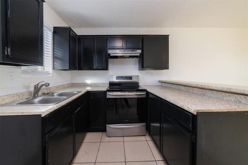 3844 Waldorf Street, Fort Worth TX 76119 - Photo 10