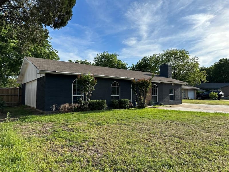 1013 Las Flores Court, Grand Prairie TX 75052