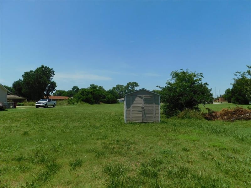 384 W Van Alstyne Parkway, Van Alstyne TX 75495 - Photo 9