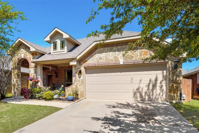 633 Shotwell Street, Crowley TX 76036 - Photo 2