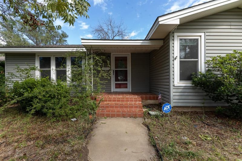 2010 4th Street, Brownwood TX 76801 - Photo 2