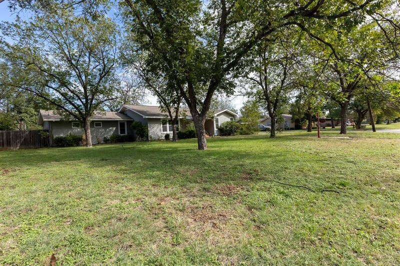 2010 4th Street, Brownwood TX 76801 - Photo 18