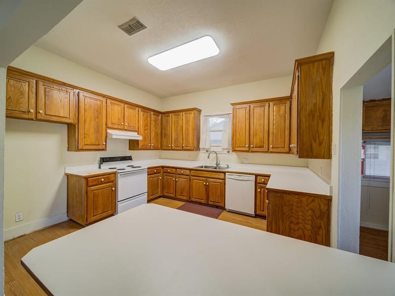400 S Washington Street, Pilot Point TX 76258 - Photo 9