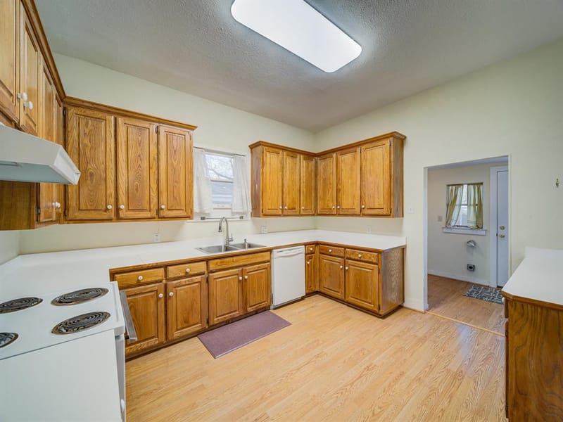 400 S Washington Street, Pilot Point TX 76258 - Photo 10