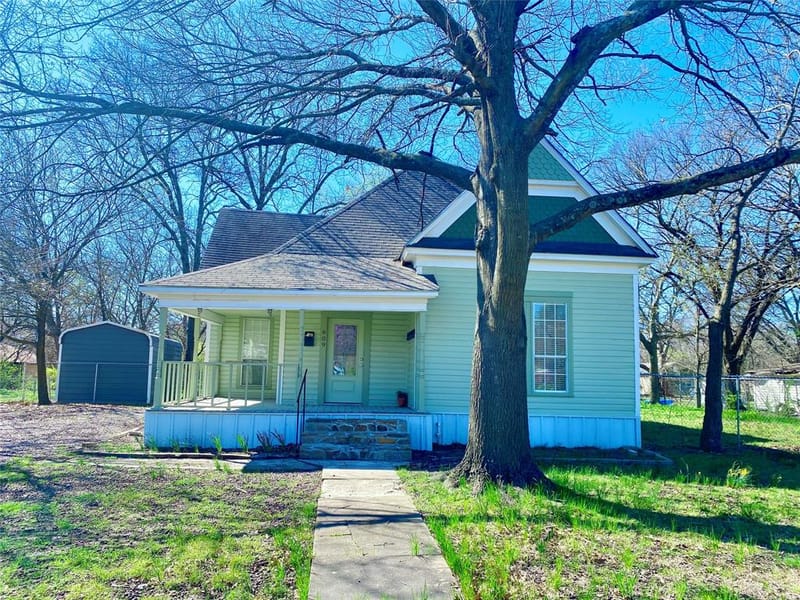 909 W 10th Street, Bonham TX 75418 - Photo 27