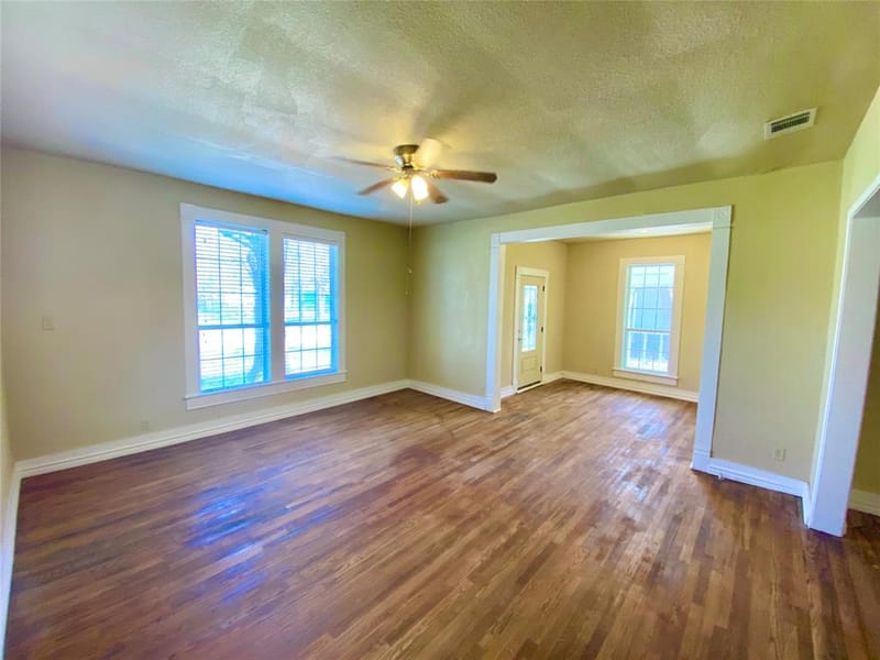 909 W 10th Street, Bonham TX 75418 - Photo 7