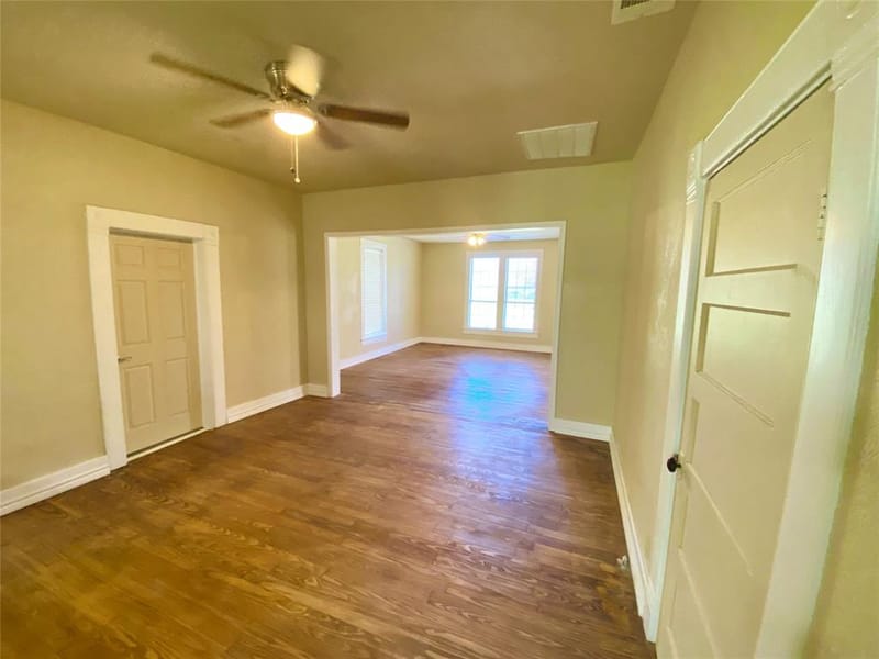 909 W 10th Street, Bonham TX 75418 - Photo 9