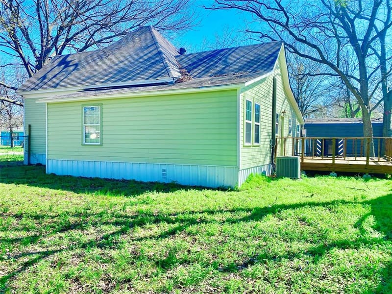 909 W 10th Street, Bonham TX 75418 - Photo 30