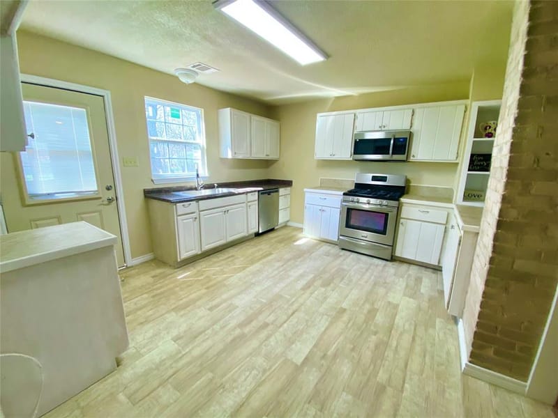 909 W 10th Street, Bonham TX 75418 - Photo 10