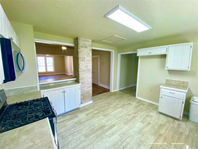 909 W 10th Street, Bonham TX 75418 - Photo 11