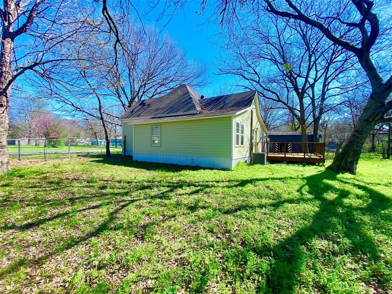 909 W 10th Street, Bonham TX 75418 - Photo 25