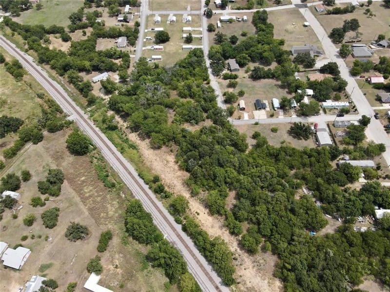 507 Ussery Street, Bowie TX 76230 - Photo 6