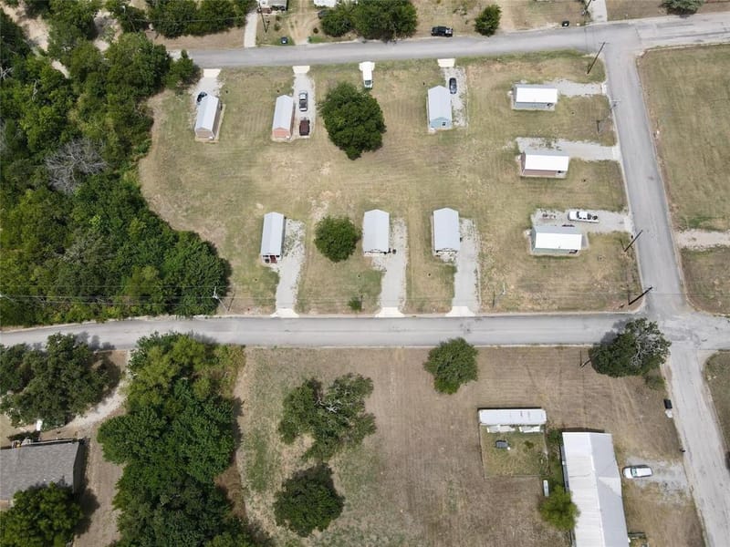 507 Ussery Street, Bowie TX 76230 - Photo 4