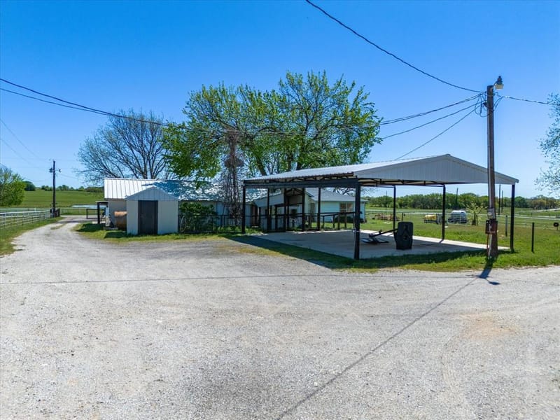 1006 County Road 2475, Alvord TX 76225 - Photo 7