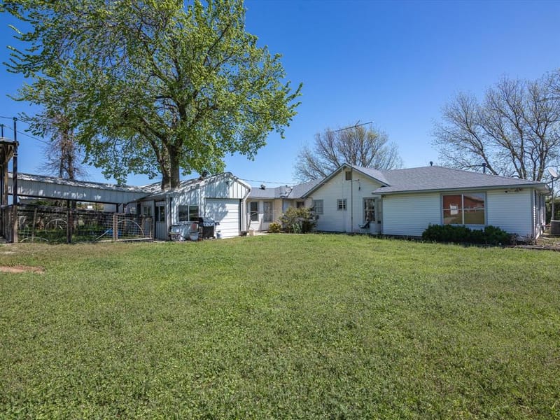 1006 County Road 2475, Alvord TX 76225 - Photo 9
