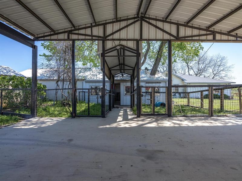 1006 County Road 2475, Alvord TX 76225 - Photo 10