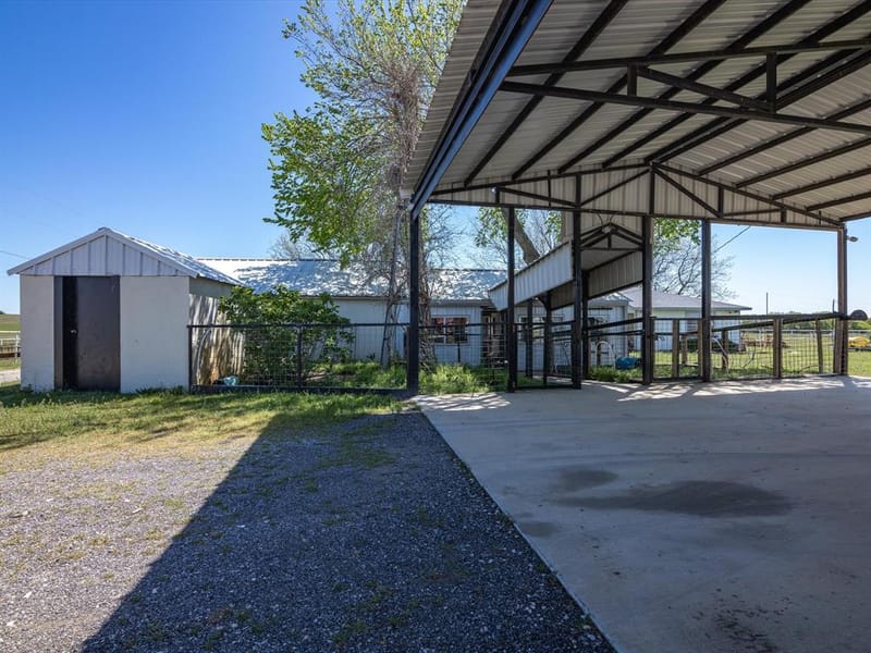 1006 County Road 2475, Alvord TX 76225 - Photo 11