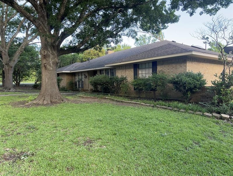 141 Palmer Circle, Lancaster TX 75146 - Photo 2