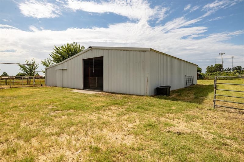 207 Lazy B Lane, Springtown TX 76082 - Photo 2