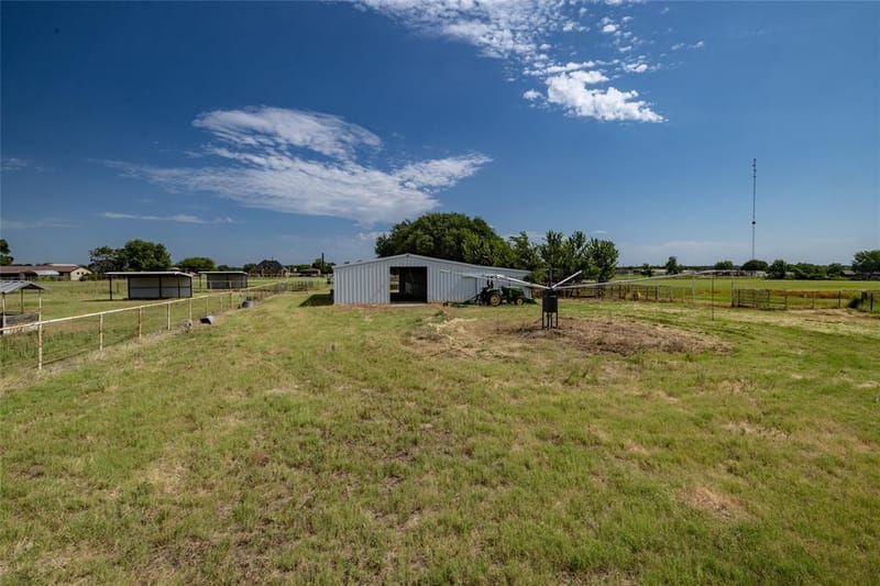 207 Lazy B Lane, Springtown TX 76082