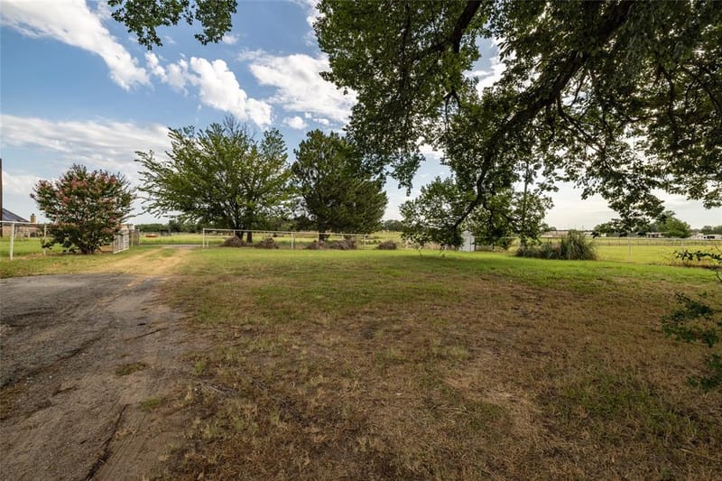 207 Lazy B Lane, Springtown TX 76082 - Photo 39